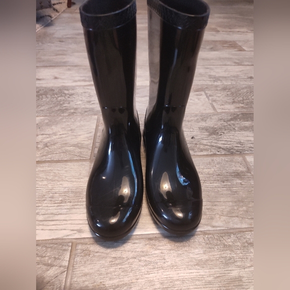 Ugg Size 7 Rubber Rain Winter Boots Sheepskin Footbed (replaceable) Minor wear - Picture 1 of 5